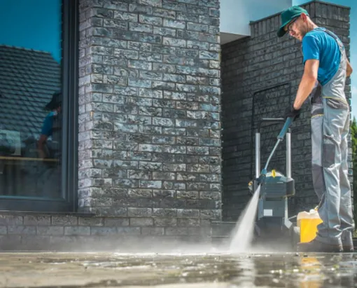 HABILOME vous propose le nettoyage de vos extérieurs grâce à notre Karcher sur Lyon, Lyon, HABILOME