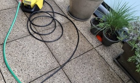 Nettoyage HP d'une terrasse en dalles béton